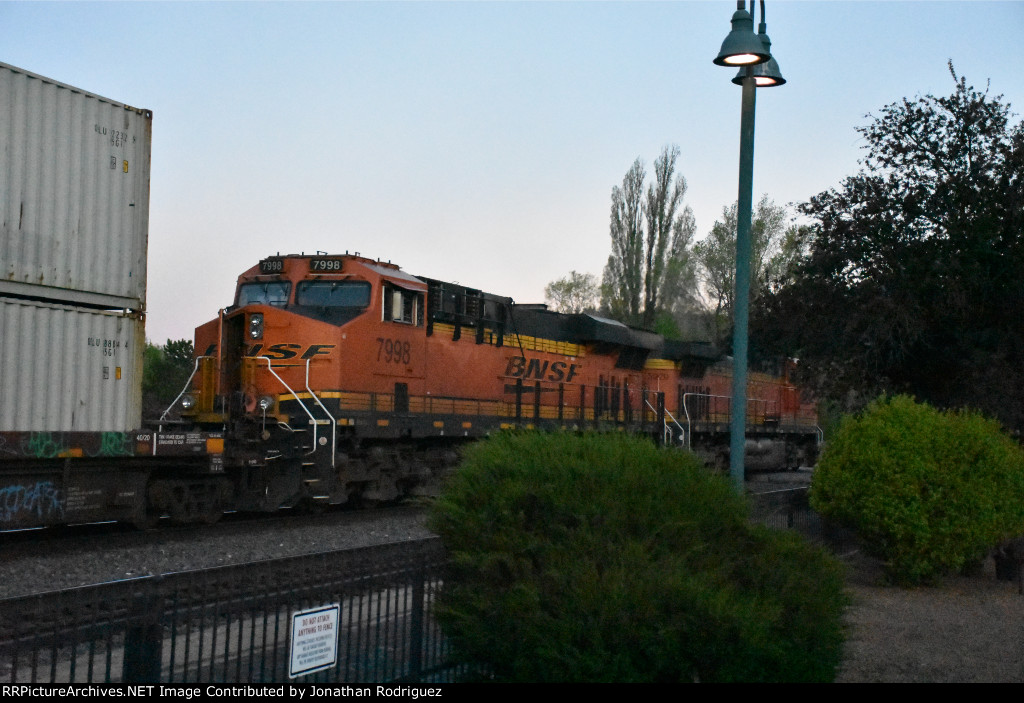 BNSF 7998